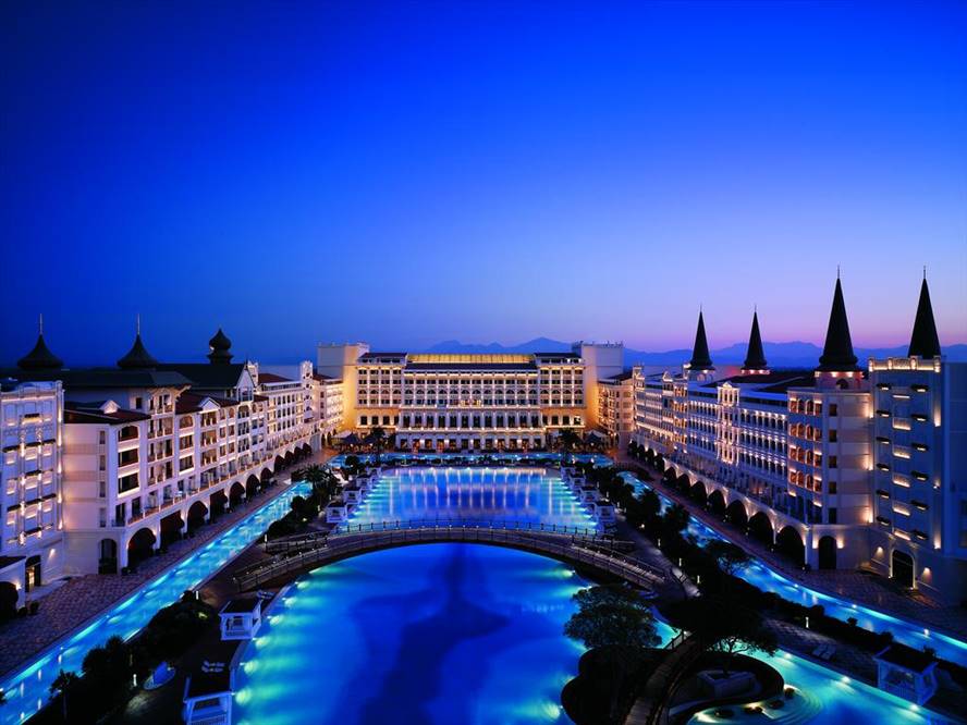 Təmtəraqlı otel - saray Titanic Mardan Palace 5* möhtəşəm renovasiyadan sonra qayıdır! Antalya